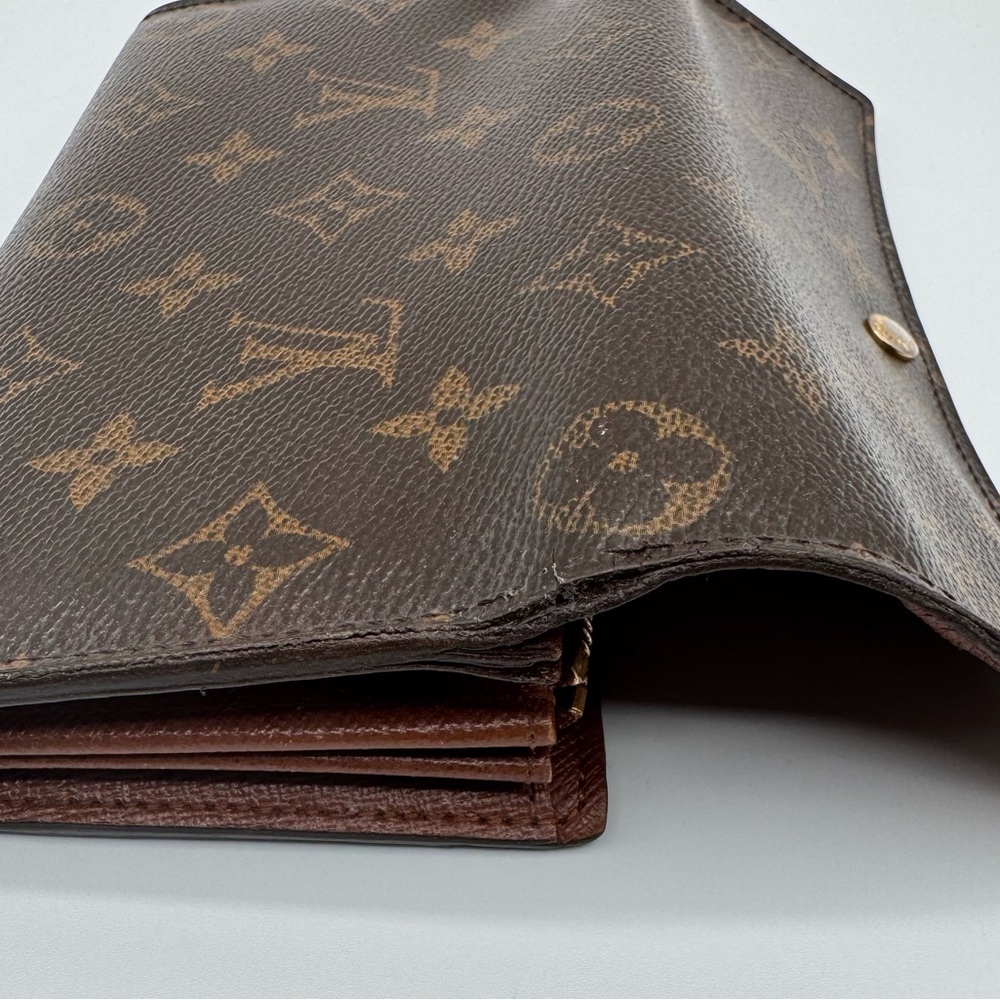 Louis Vuitton Brown Monogram Wallet | Professionally Refurbished - Picture 13 of 13